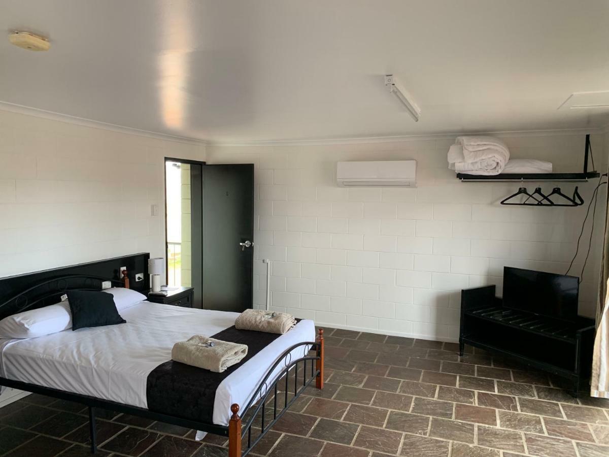 Longreach Most Central Motel Bagian luar foto