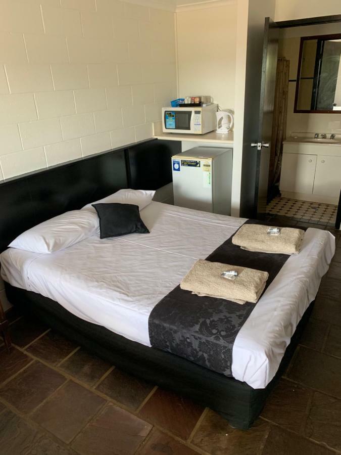 Longreach Most Central Motel Bagian luar foto